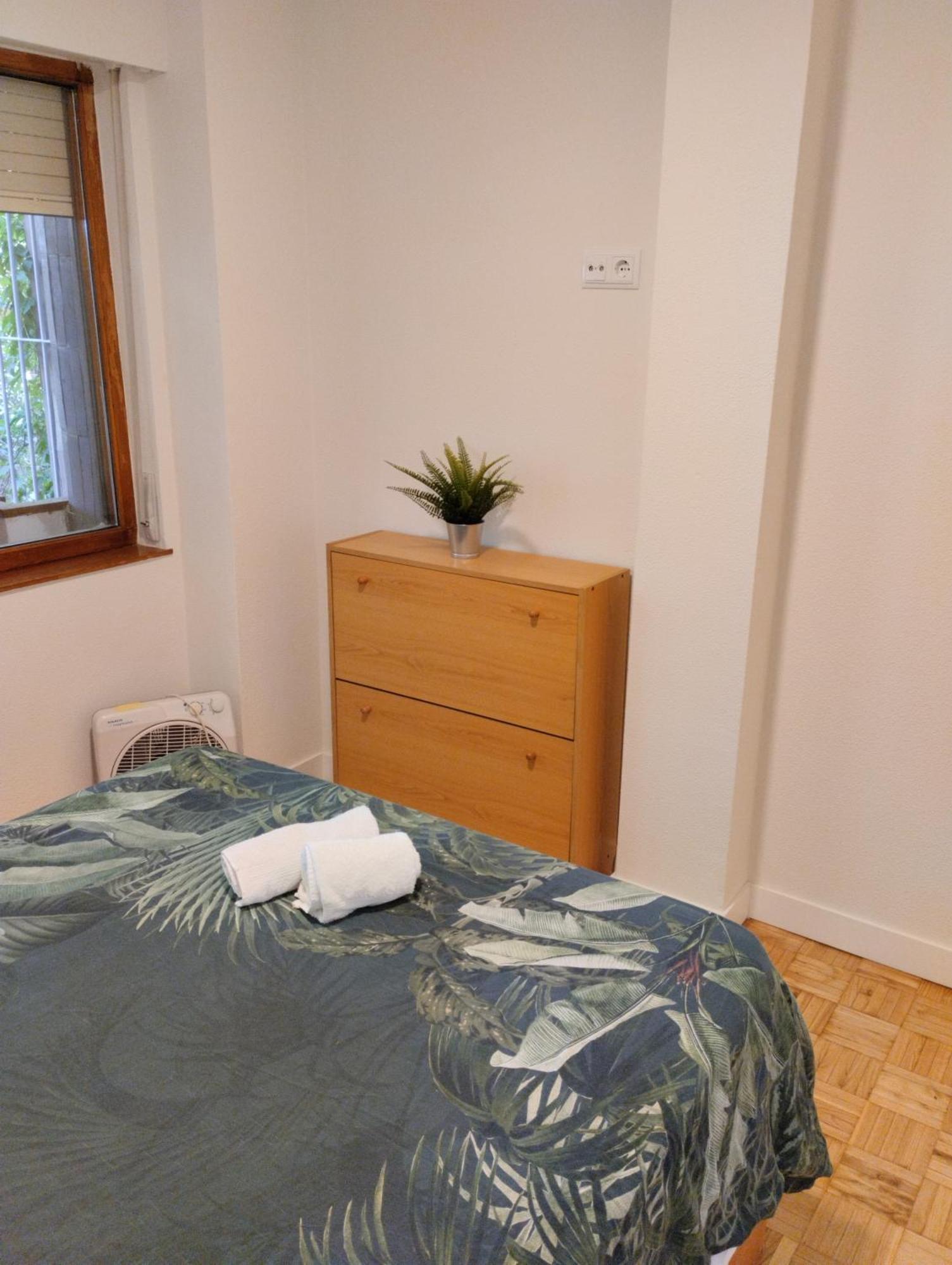 Habitacion Confort En Chamartin Madrid Buitenkant foto