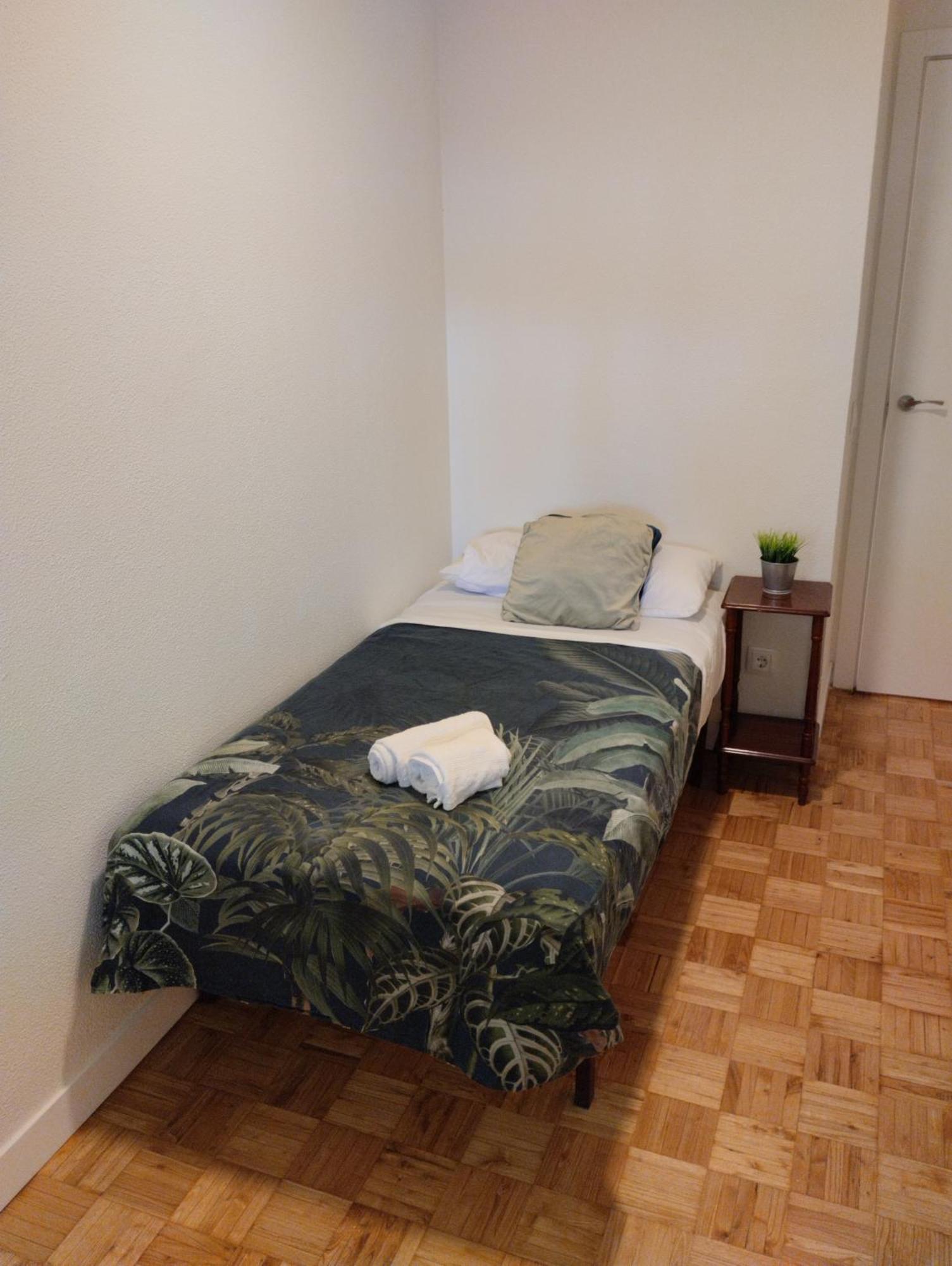 Habitacion Confort En Chamartin Madrid Buitenkant foto